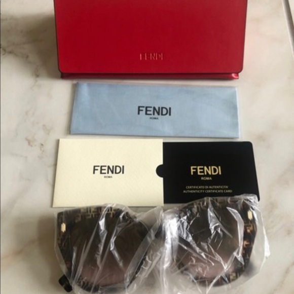 🔥NEW SHOW STOPPER FENDI SUNGLASSES 🔥 - Picture 6 of 12